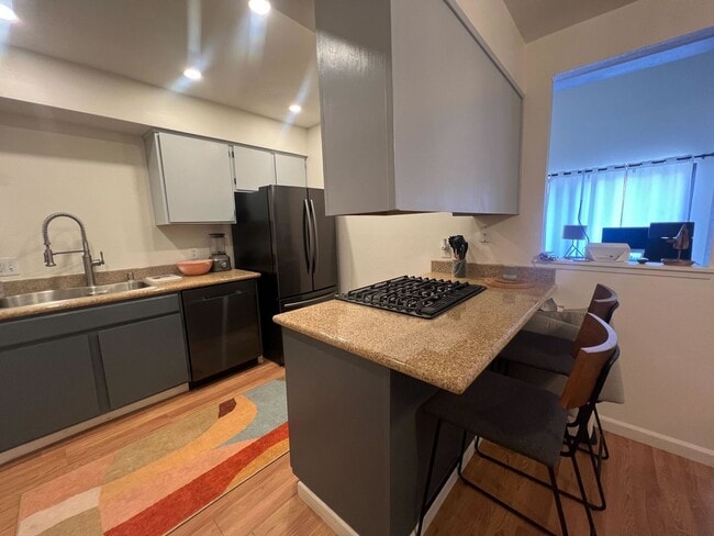 Foto del edificio - Charming Furnished 1-Bedroom Loft-Style Co...