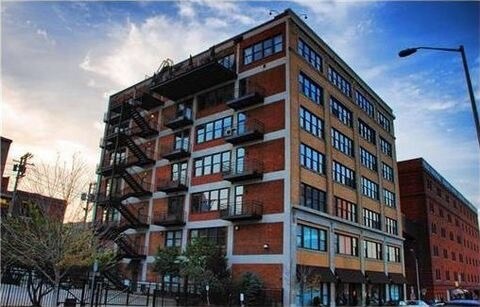 Balcón enorme - 1535 Walnut St Unit 701