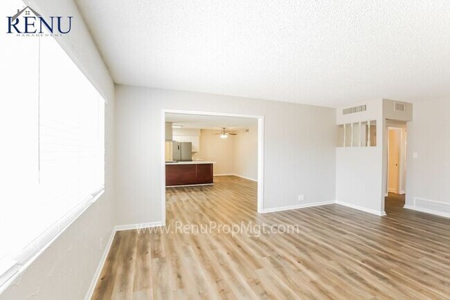 Foto del edificio - Available Now!