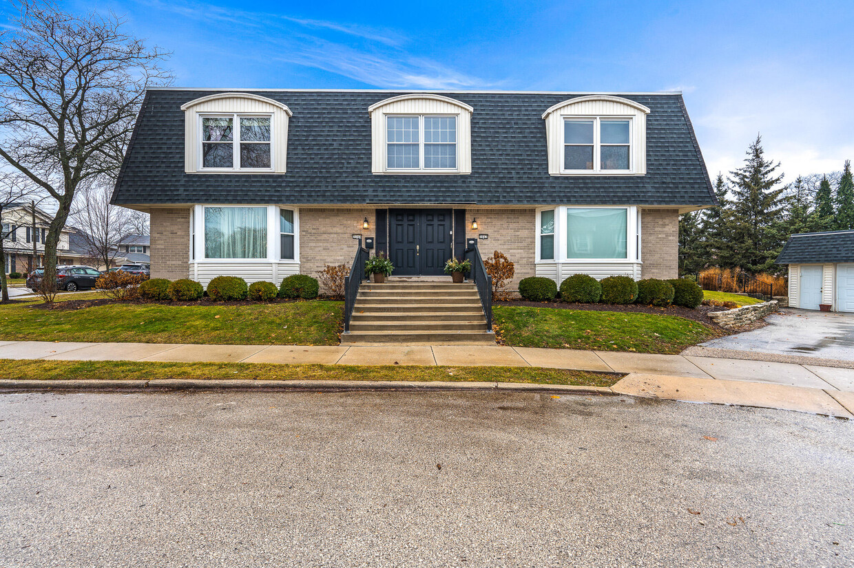 Foto principal - 3042 E Newport Ct