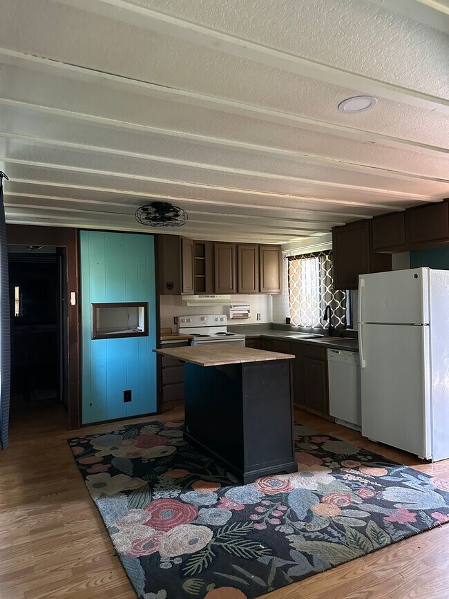 Foto del edificio - 517 Hidden Oaks Rd