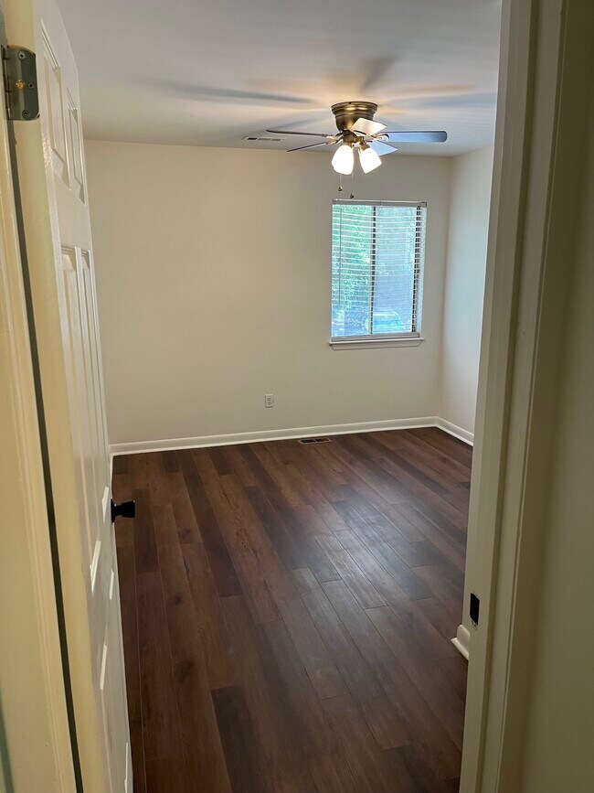 Foto del edificio - 7165 Sandy Creek Dr