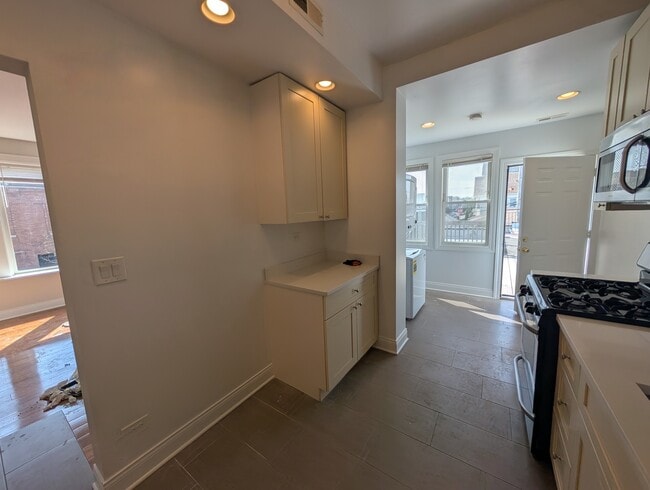 Foto del edificio - 3048 N Milwaukee Ave