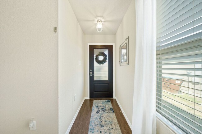 Foto del edificio - 4 Bedroom/2 Bath Escondido North Subdivision