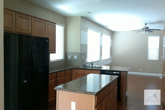 Building Photo - Beautiful 4 Bedroom in CUSD