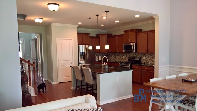 Building Photo - 2588 Larch Ln