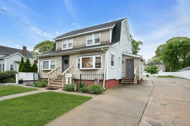 Building Photo - 217 Rocklyn Ave