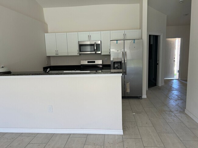 Foto del edificio - Newer construction  3/2 duplex -1 car garage