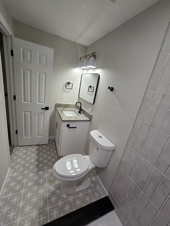 Photo - 509 E 41st St House