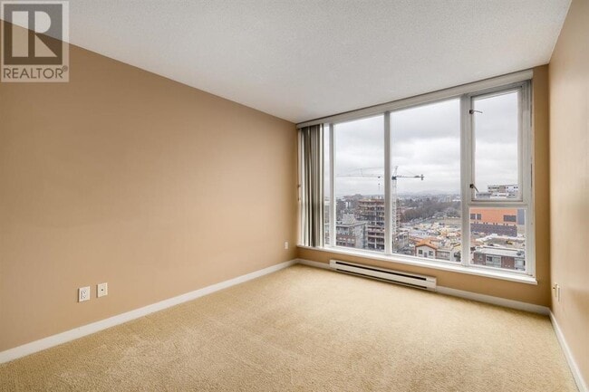 Photo du bâtiment - 120-1120 Milross Ave