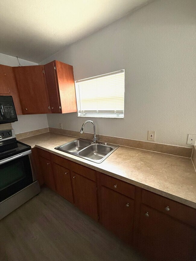 Foto del edificio - 312 10th Ave Dr W