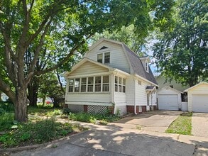 Building Photo - 1602 W University Ave
