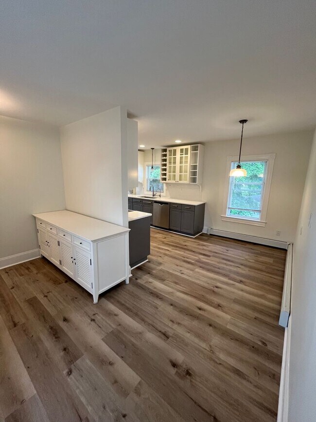 175 Middlesex St Unit 2, Chelmsford, MA 01863 Room for Rent in