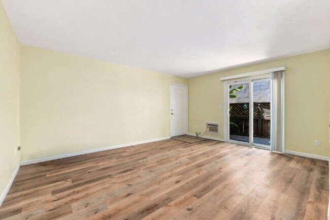Foto del edificio - 6750 Beadnell Way