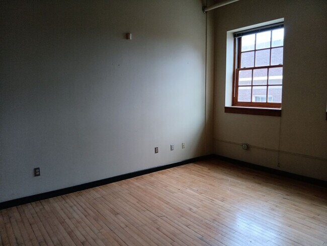 Foto del edificio - 300 Tijeras Ave NE