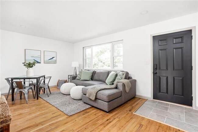 Foto del edificio - 1809 W 66th St