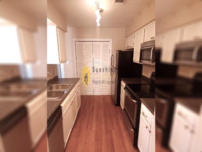 Foto del edificio - WOW!! Single level townhouse