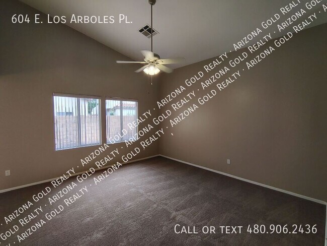 Foto del edificio - 604 E Los Arboles Pl