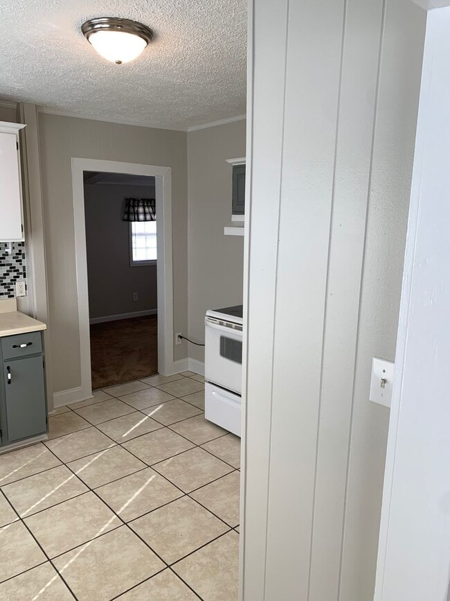 Foto del edificio - 2 Bedroom/1 Bath Cute Cottage across Bordon Park Kingsport, TN