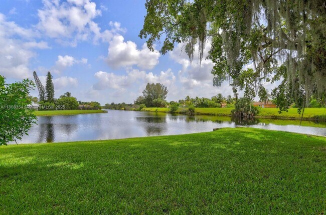 Foto del edificio - 6605 NW 80th Ct