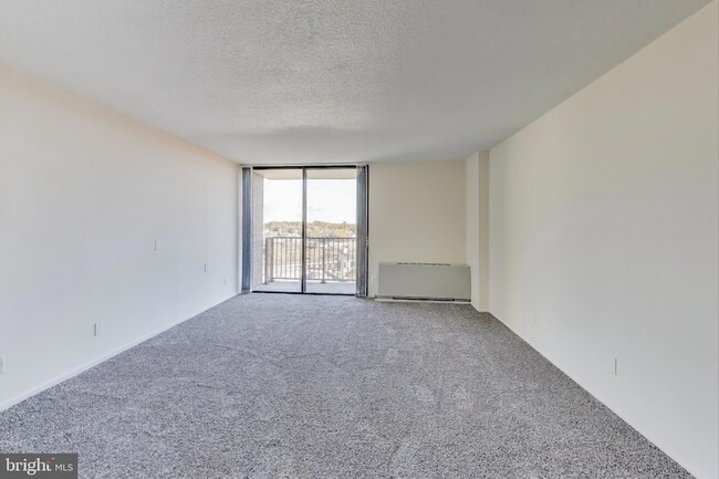 Building Photo - 4 Monroe St