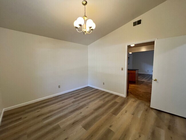 Foto del edificio - Excellent Downtown Palo Alto Single Story ...