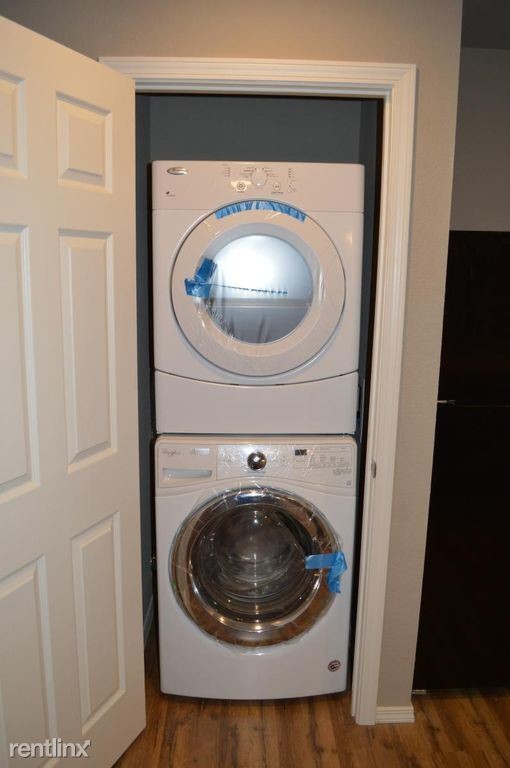 Building Photo - 721 S Olympia Ave