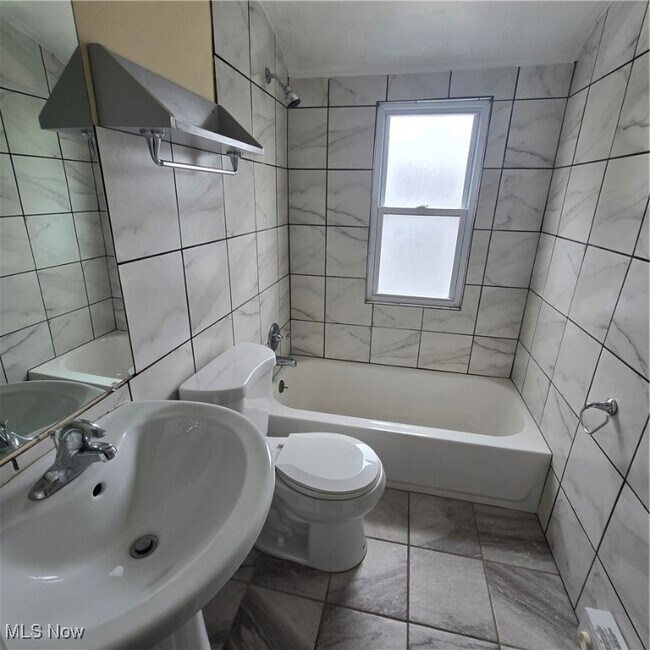 Foto del edificio - 3304 E 118th St