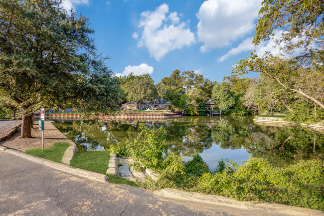 Building Photo - LAKESIDE ON SPRING VALLEY