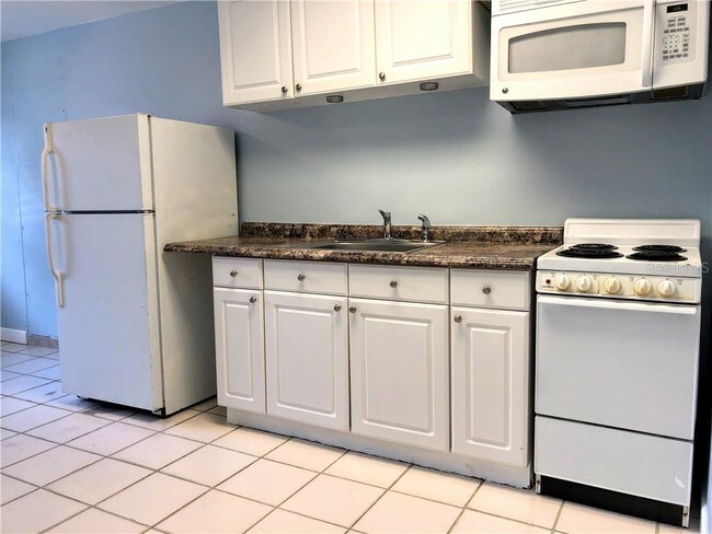 Building Photo - 6447 Willow Wood Ln
