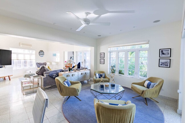 Foto del edificio - 2026 Seidenberg Ave