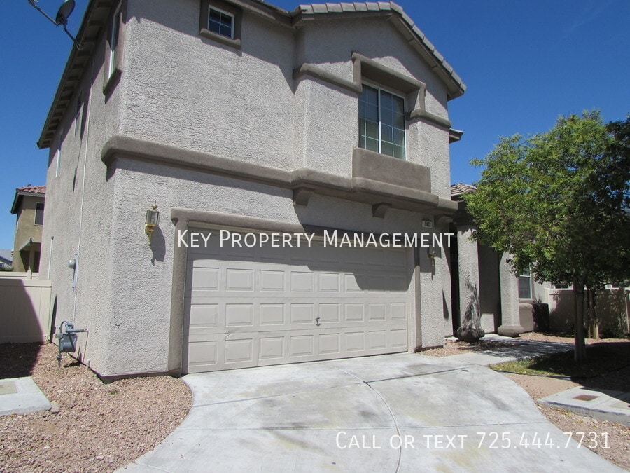 Foto principal - 4 BEDROOM HOME IN THE SILVERADO RANCH AREA!