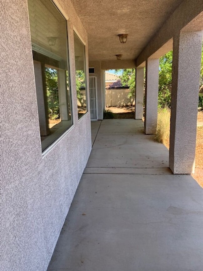 Building Photo - SINGLE LEVEL HOME FOR RENT
