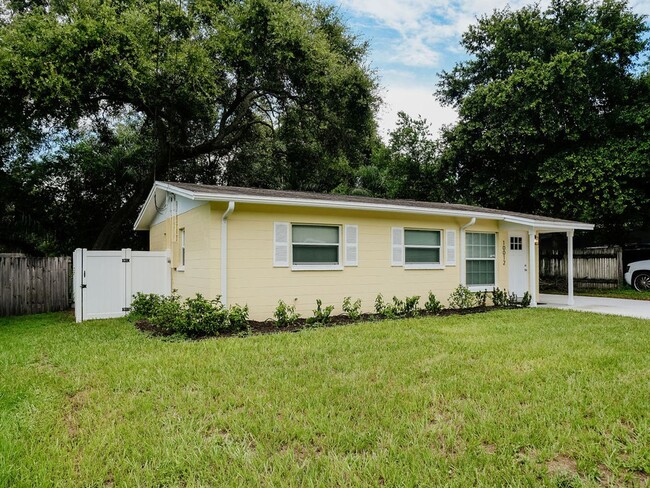 Building Photo - Beautifully Renovated Home!