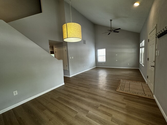 Building Photo - 10712 Stanley Dr NW