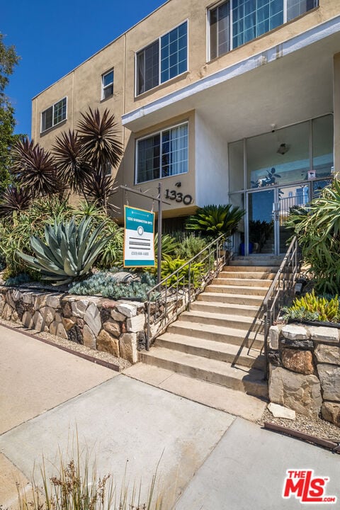 Foto del edificio - 1330 S Barrington Ave