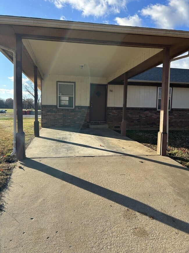 Building Photo - 1008 S Rouse St