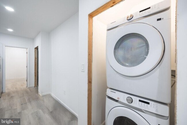 Foto del edificio - 948 Belmont Ave