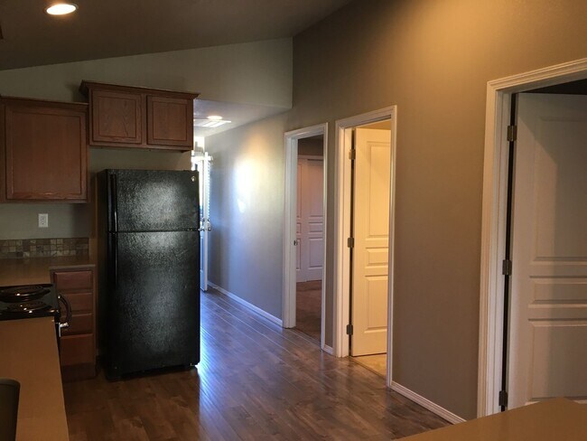 Foto del edificio - 2 Bedroom / 1 Bath Single Level Duplex in ...