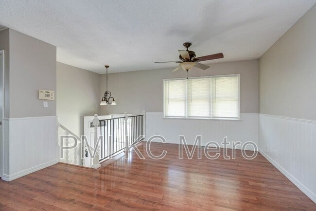 Foto del edificio - 18410 Shoshone Dr
