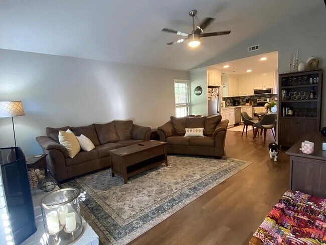 Photo - 109 Bonnell Ct House