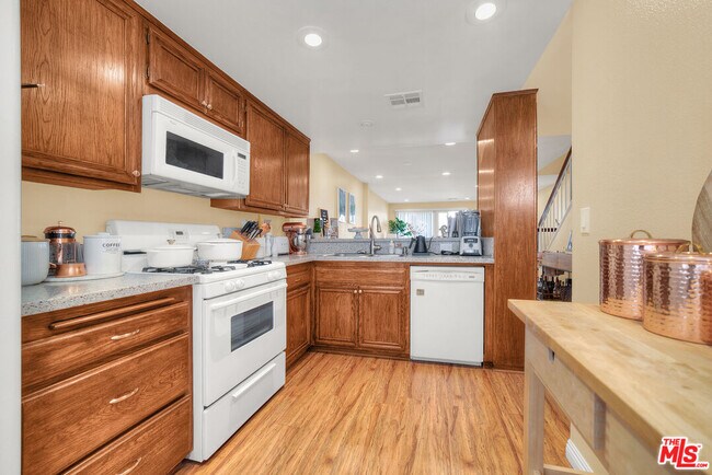 Foto del edificio - 5624 Las Virgenes Rd