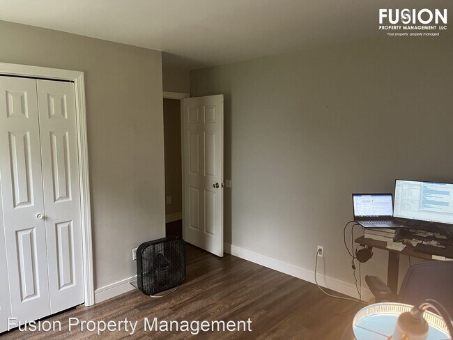 Building Photo - 4 br, 3 bath House - 8 Pine Grove Terrace
