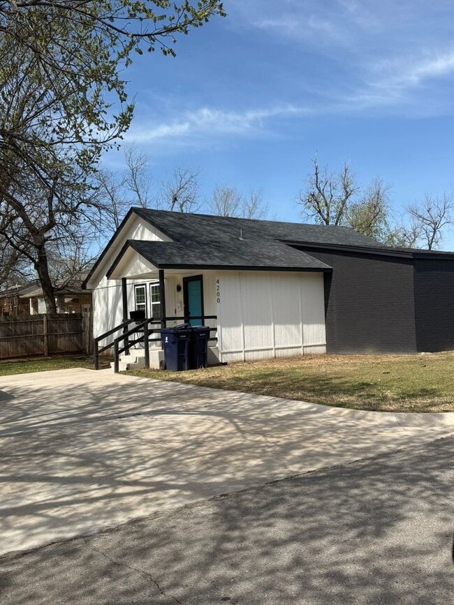 Building Photo - 4200 NW 15th St