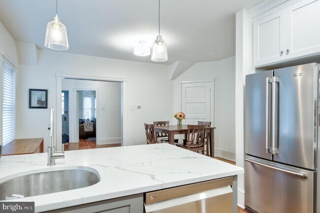 Foto del edificio - 1032 Rees Ave