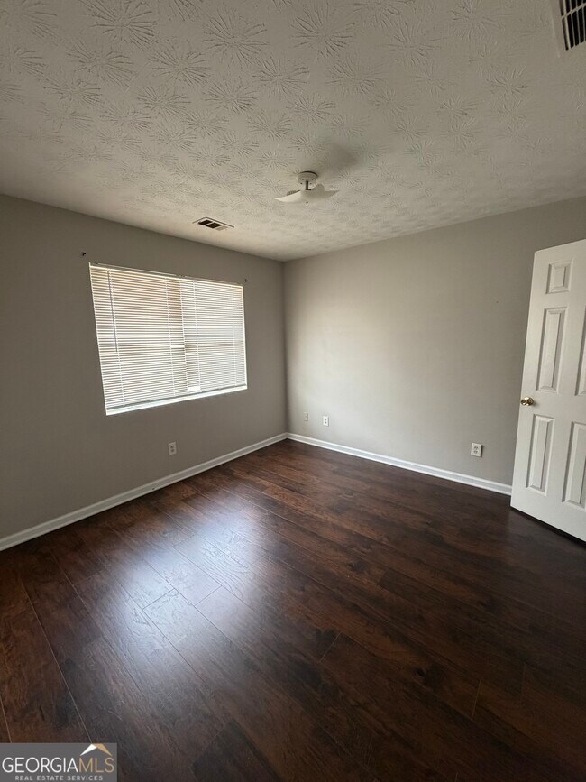 Foto del edificio - 1744 Bob White Ln SE