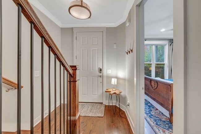 Foto del edificio - 3 Bed/ 3.5 Bath Townhome in Wedgewood with...