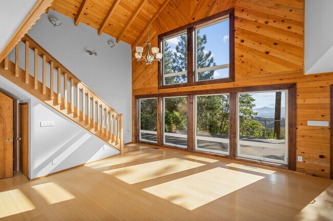 Foto del edificio - 1801 Wagon Trail Dr