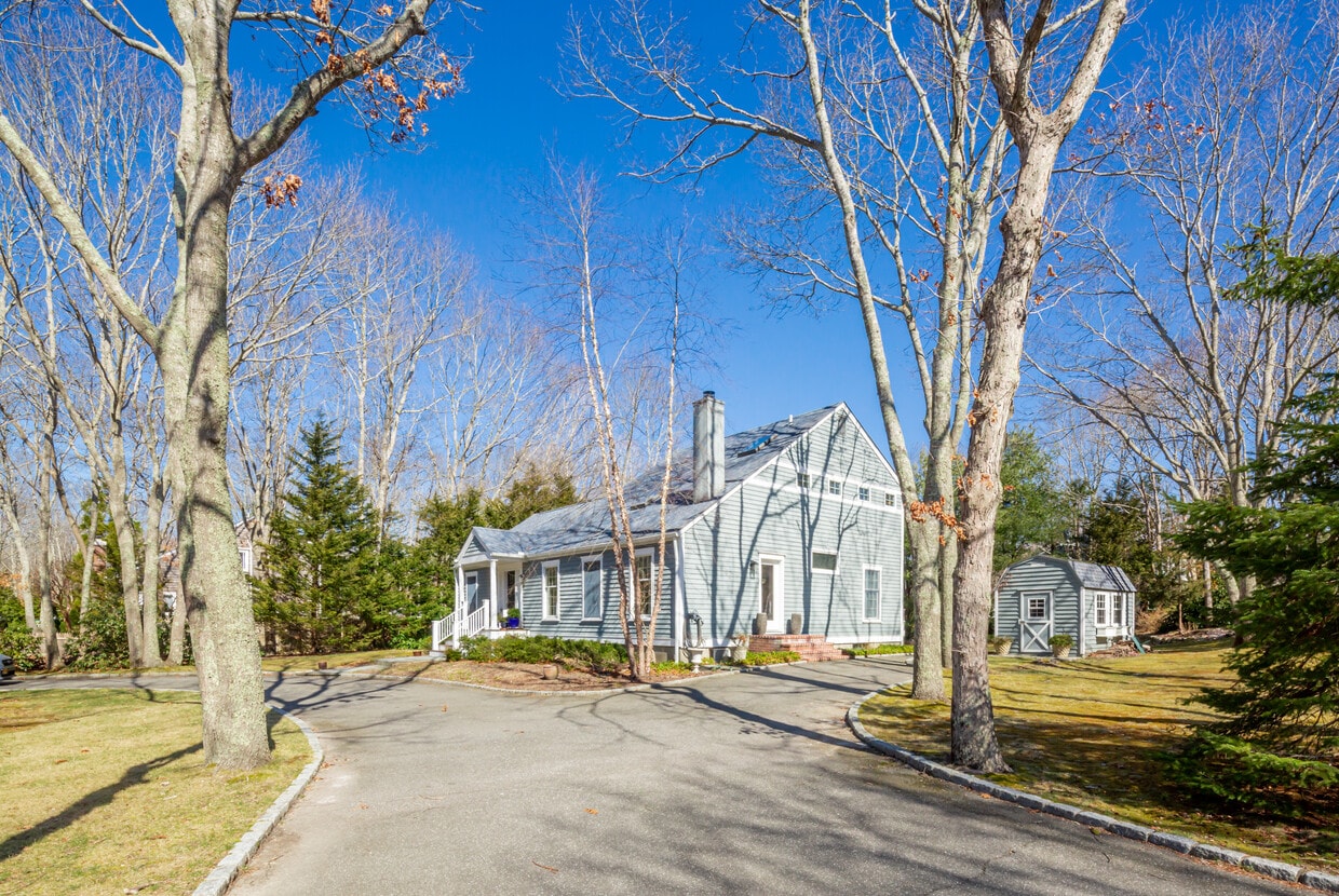 2 Poplar St, East Hampton, NY 11937 House for Rent in East Hampton