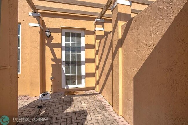 Building Photo - 619 SW 147th Ave